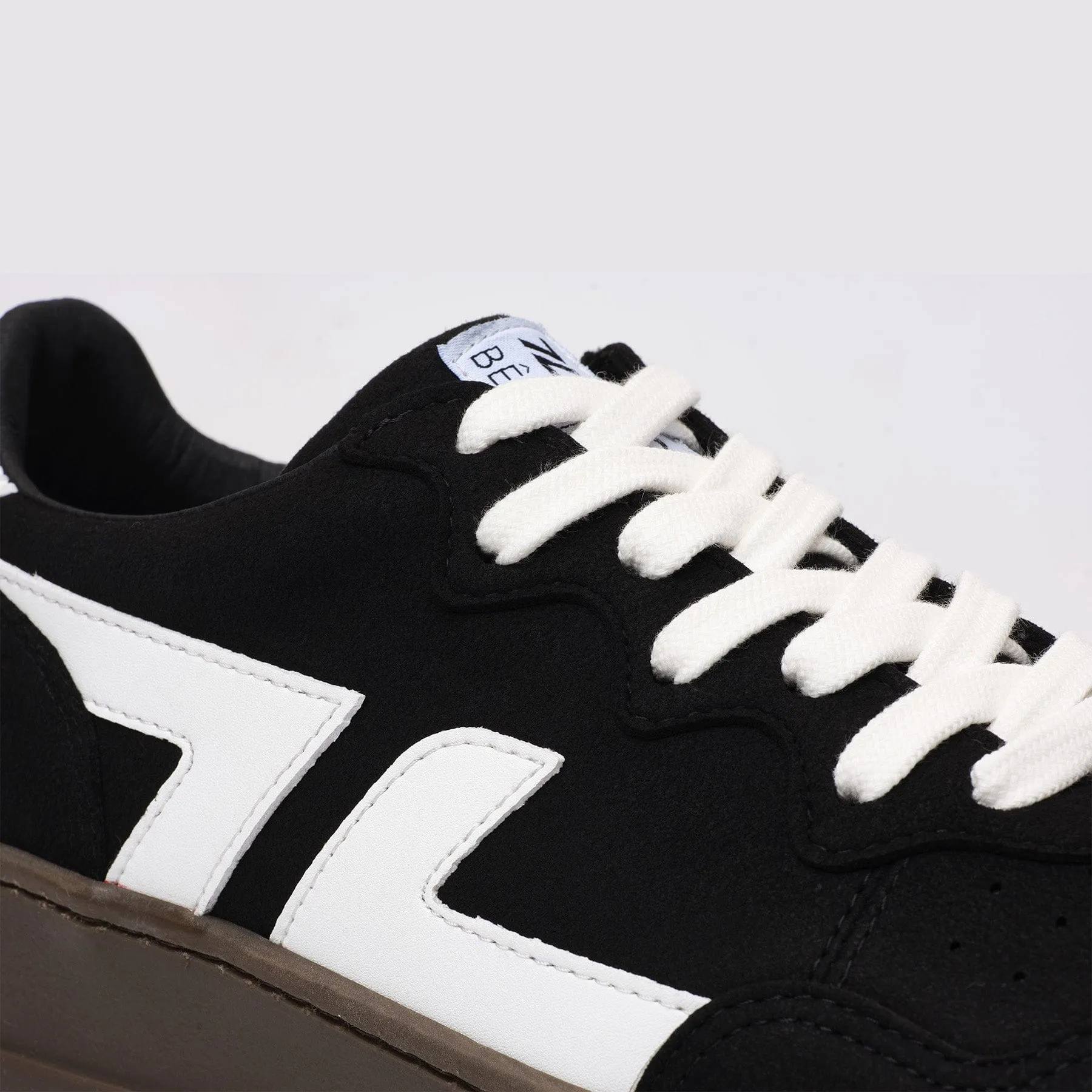 Beta B3 Vegan Corn Sneakers | Black