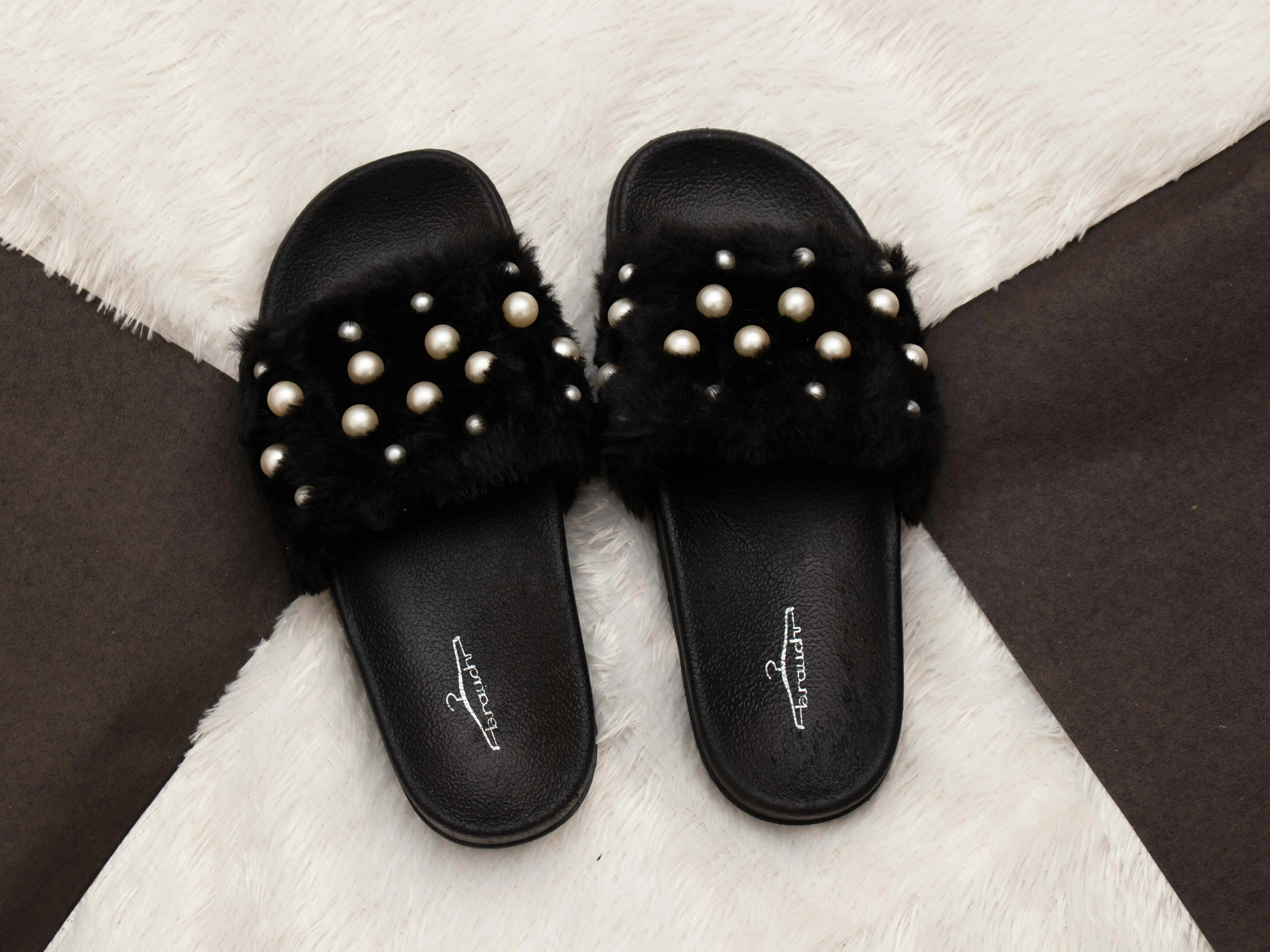 Brauch Women's Black Fur Pearl Slides