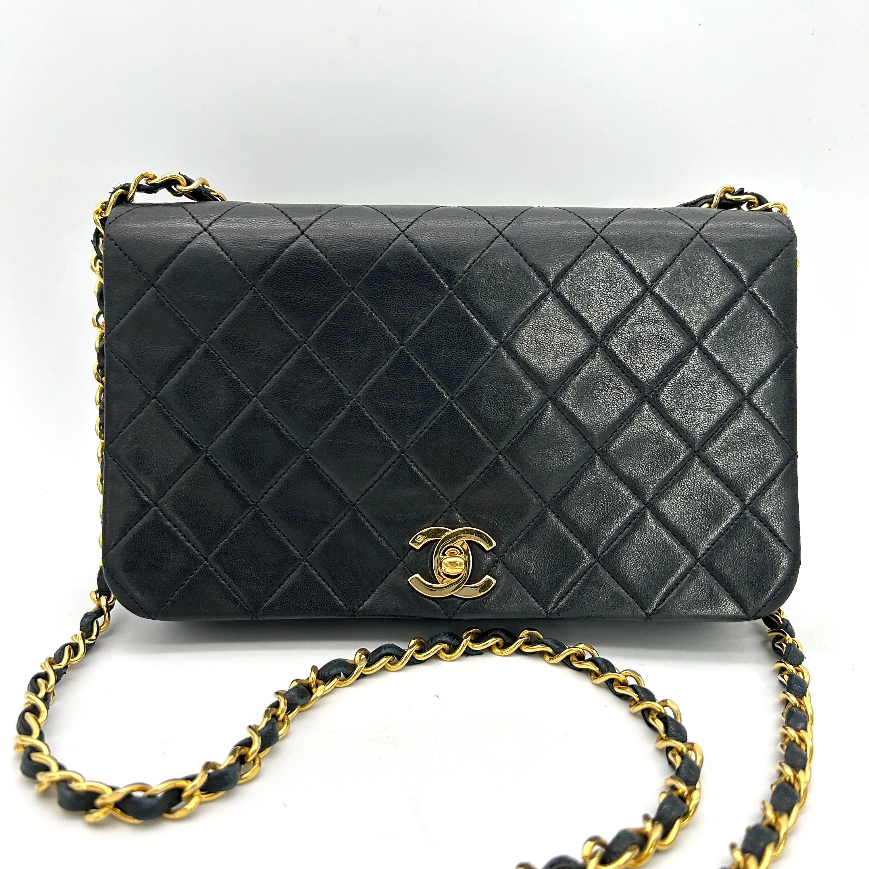 Chanel Quilted Flap Black Crossbody Bag in Lambskin ch88241dr