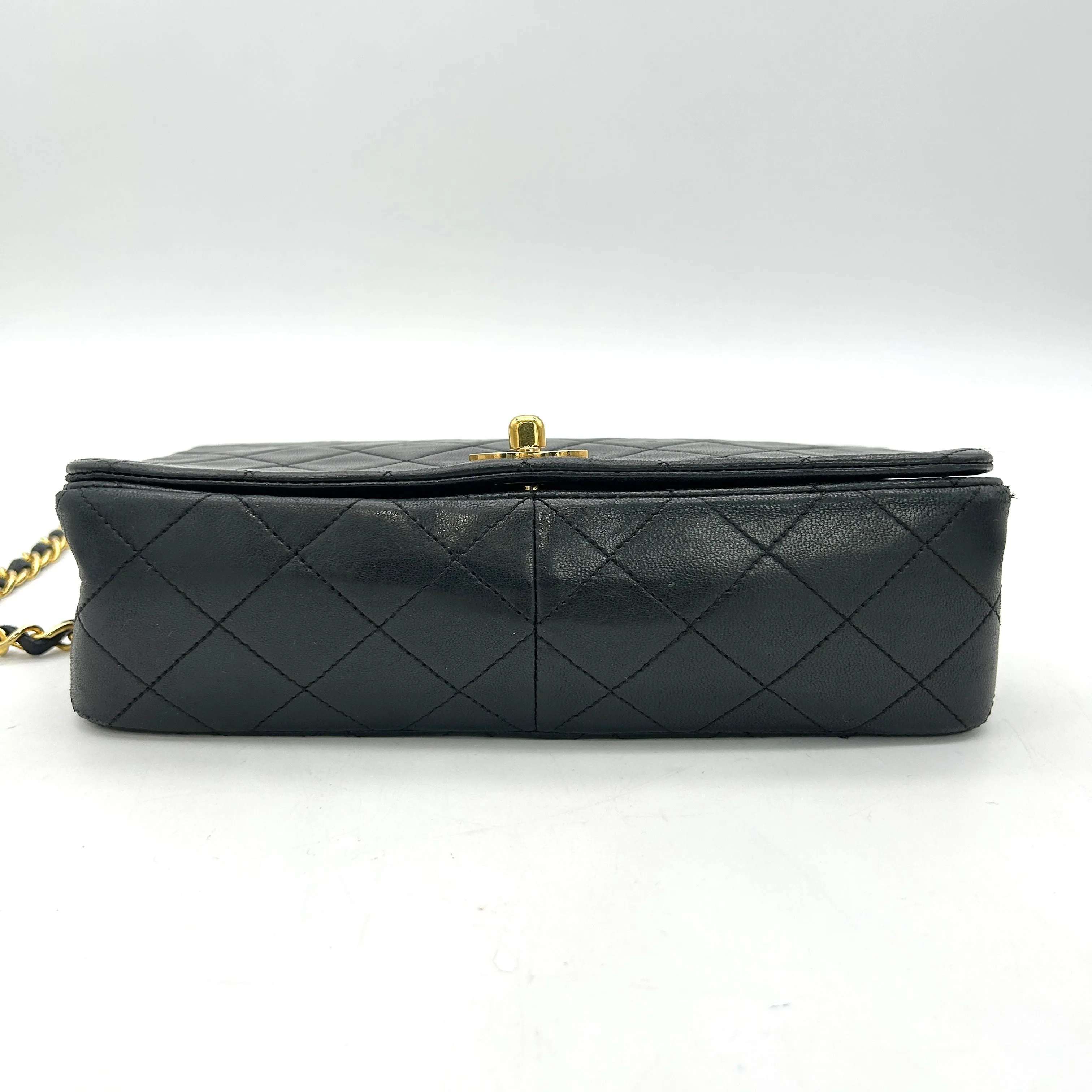 Chanel Quilted Flap Black Crossbody Bag in Lambskin ch88241dr