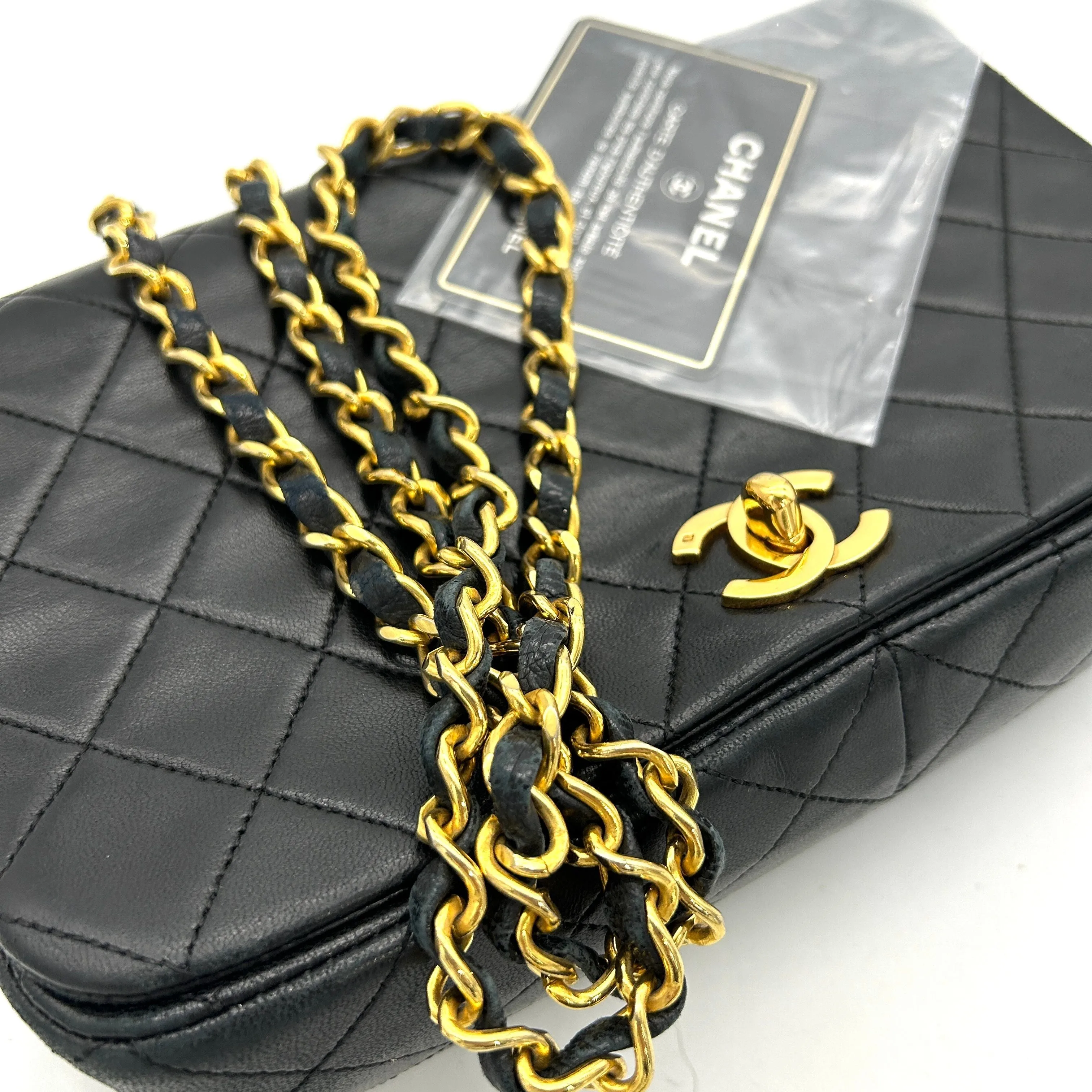Chanel Quilted Flap Black Crossbody Bag in Lambskin ch88241dr