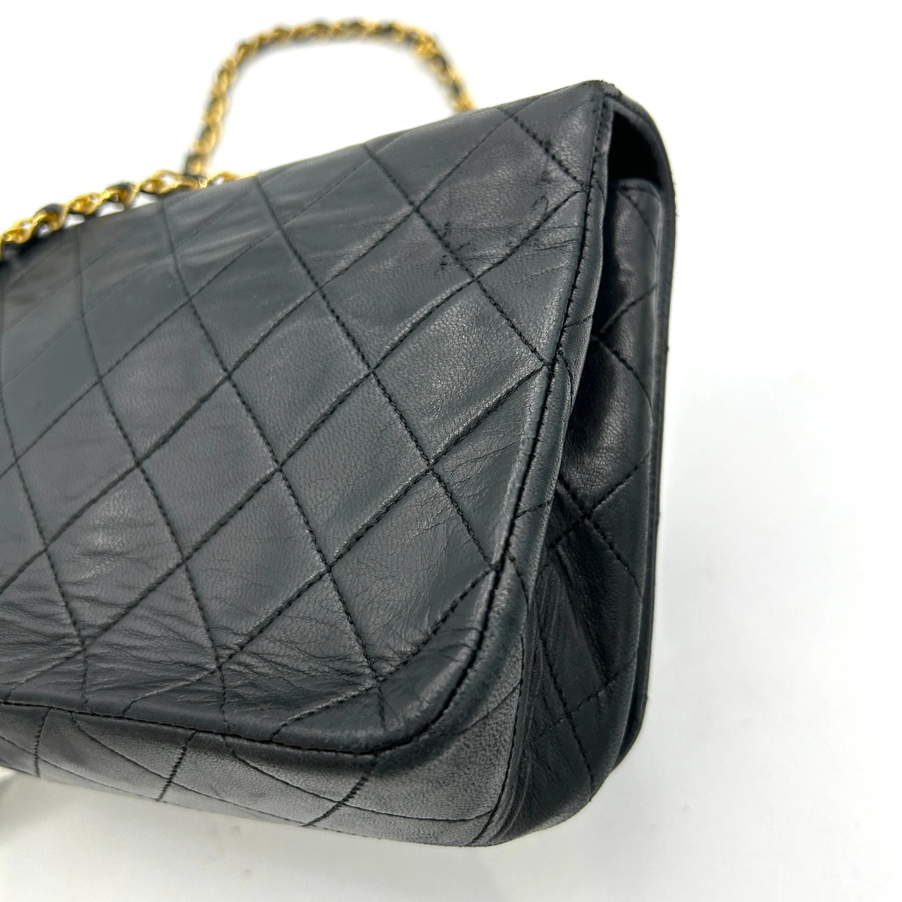 Chanel Quilted Flap Black Crossbody Bag in Lambskin ch88241dr