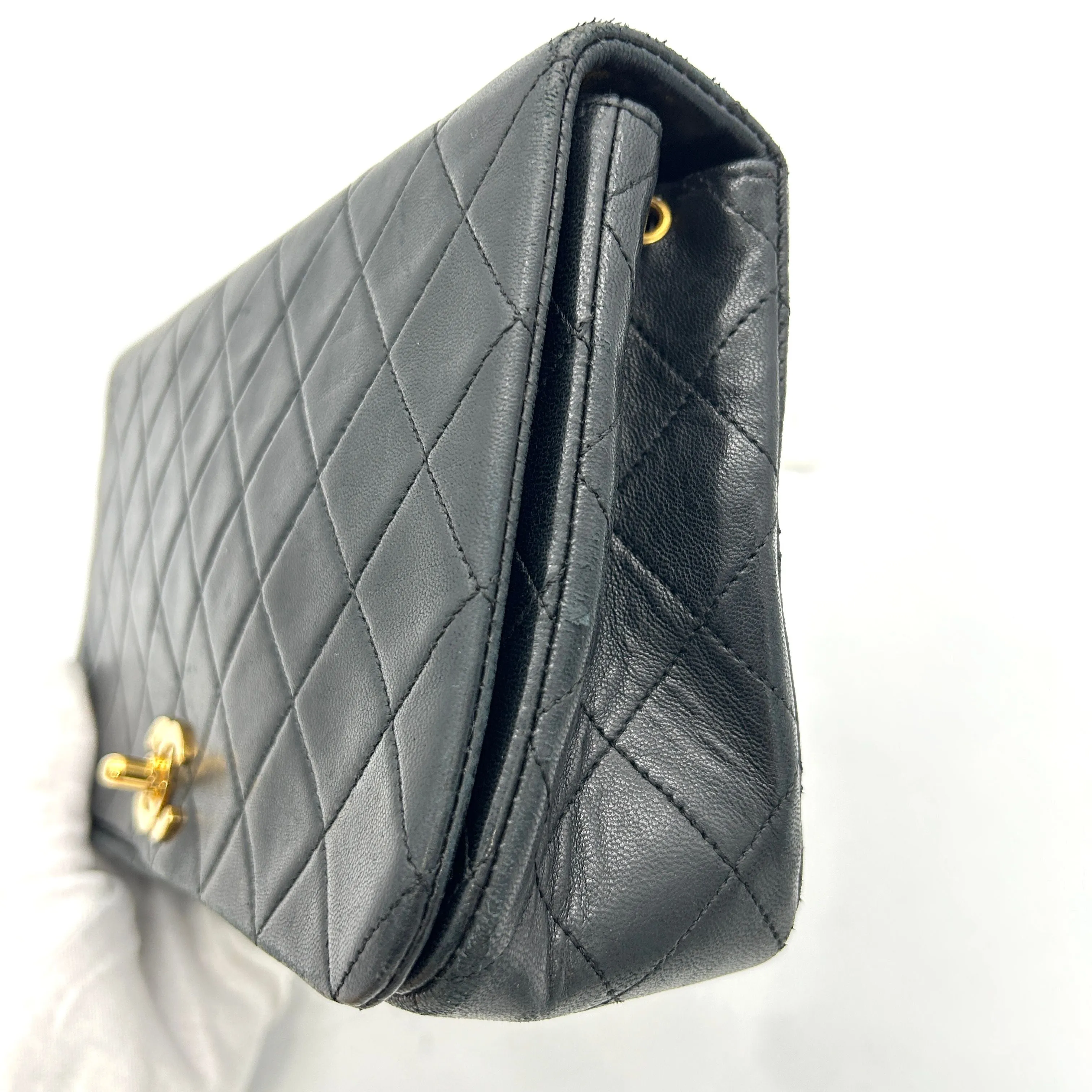 Chanel Quilted Flap Black Crossbody Bag in Lambskin ch88241dr
